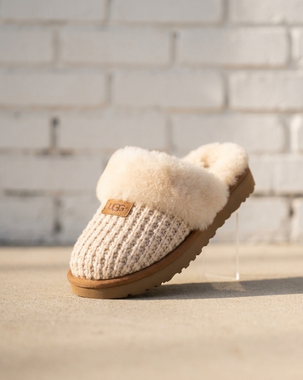 NEW UGG women's cozy slipper in cream